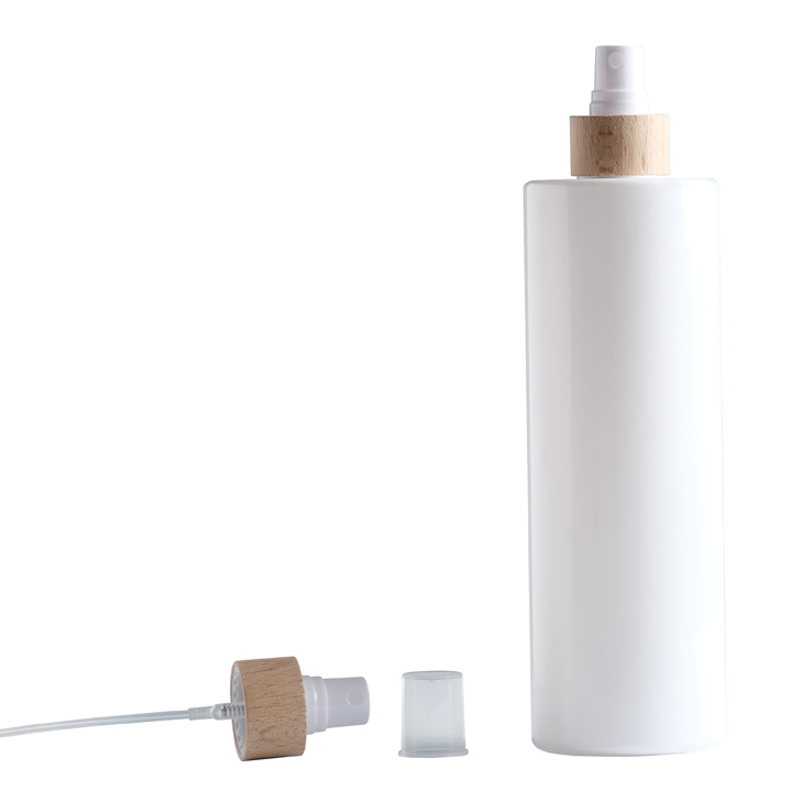 botella-pet-recta-500-blanca-vaporizador-blanco-madera
